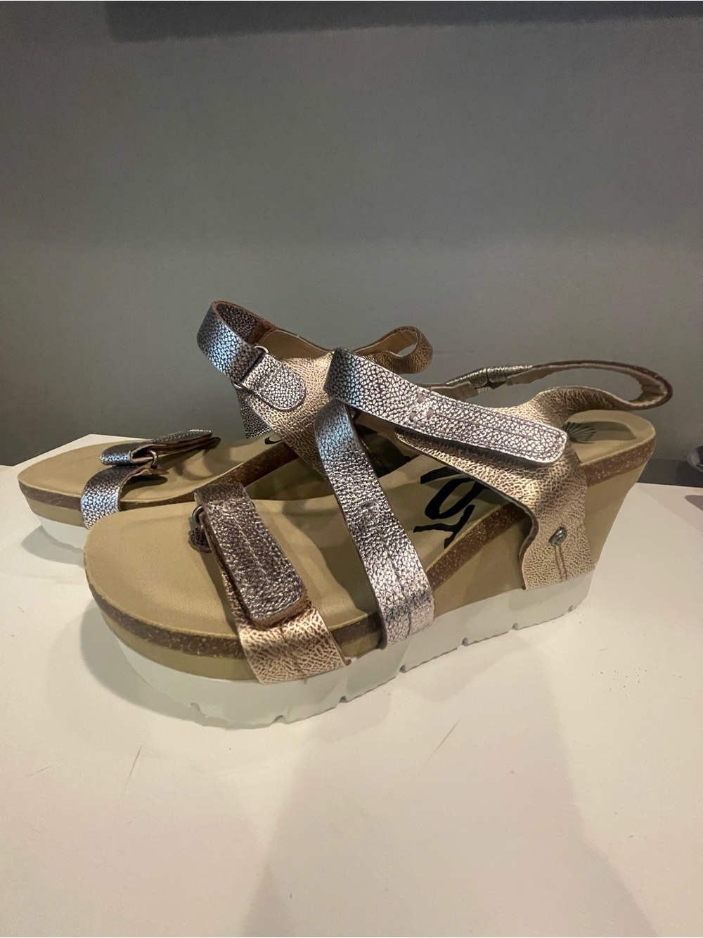 NEW OTBT!!! Metallic Rose Gold Wedge Sandals with Cushioned Platform
